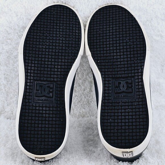DC Shoes Dark Gray Nubuck Leather Size 4Y Skate Sneakers - Picture 6 of 8